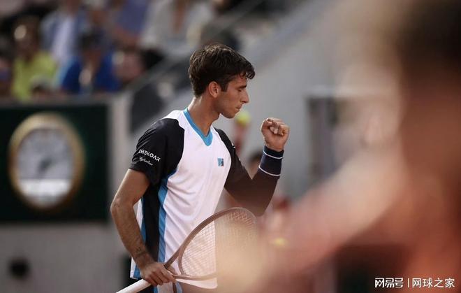 英国网球队碾压美国网球队，西西帕斯一己之力扛起全队的简单介绍