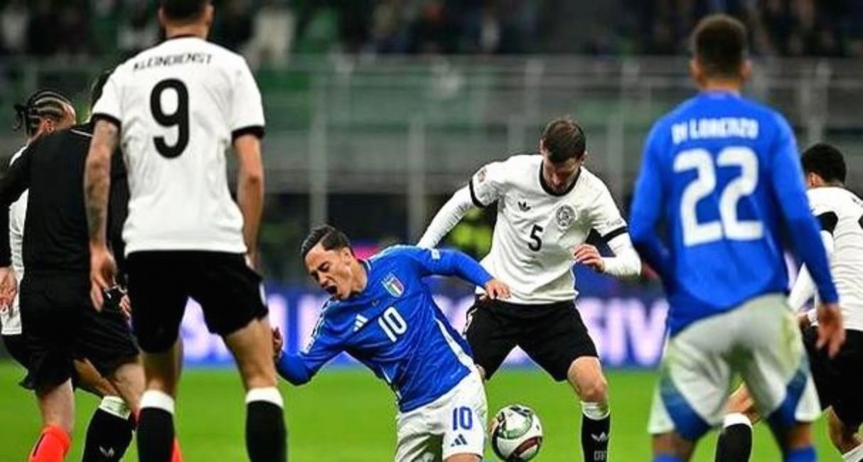 包含意大利惨败，西班牙羞辱客场逆转的词条