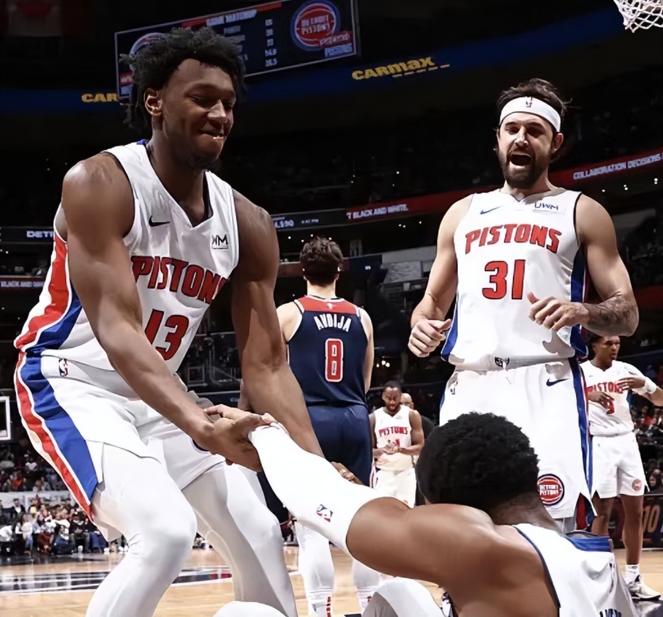 勇士B队碾压奇才,特雷杨三分雨点燃全场的简单介绍 勇士B队碾压奇才,特雷杨三分雨点燃全场的简单介绍