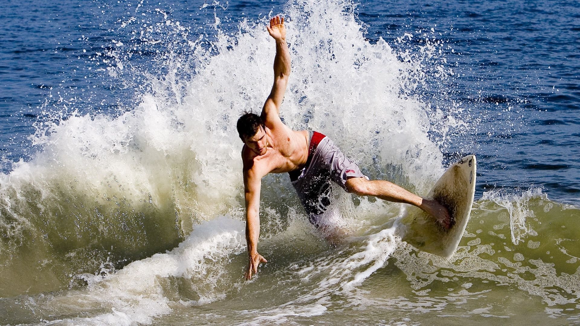 篮网全面压制76人，乔治在季后赛抢七接管比赛，一场定义传奇的战役